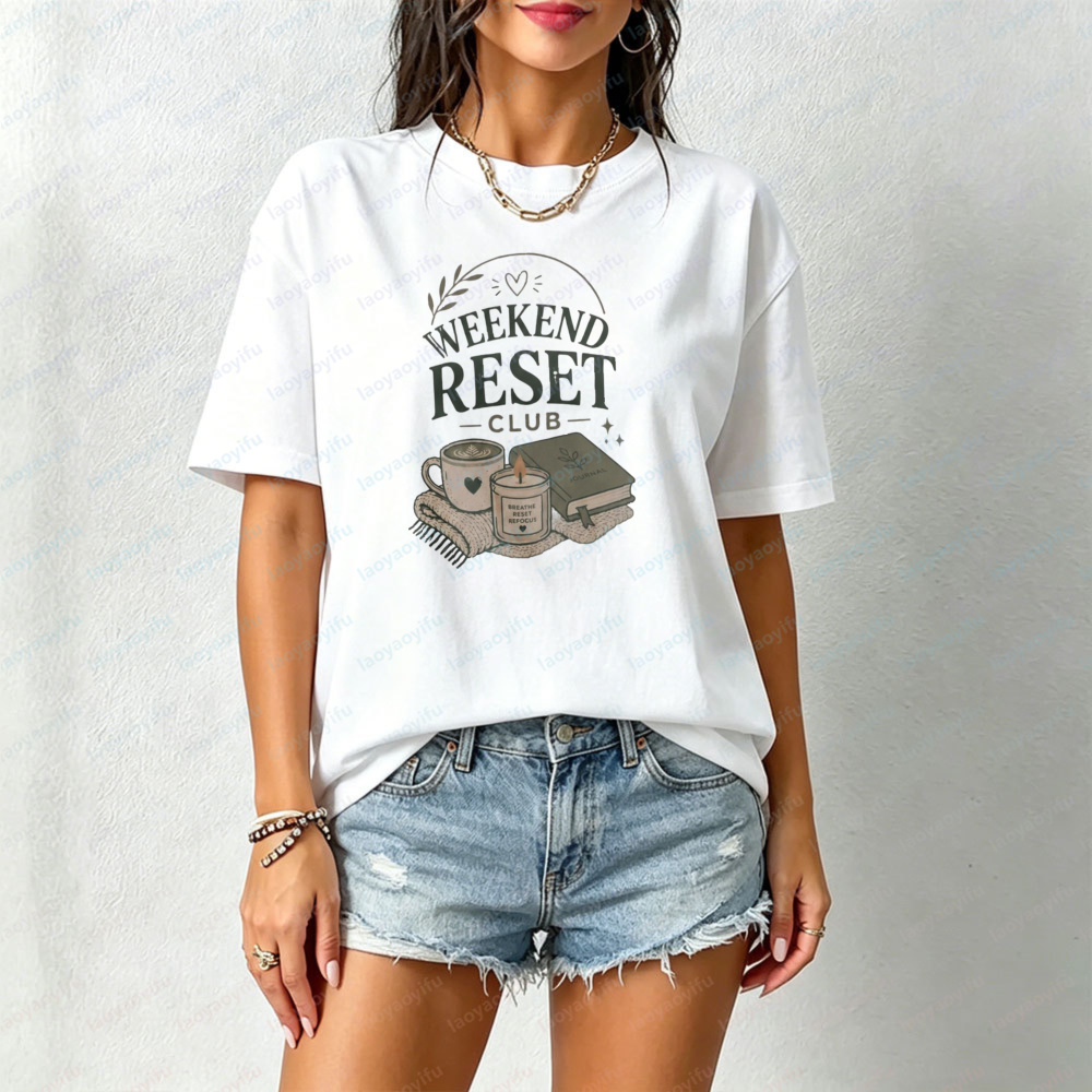 Health Wellness Club - เสื้อยืด Weekend Reset Club เสื้อยืดผู้หญิงสำหรับการดูแลตัวเอง เสื้อยืดน่ารักเพื่อสุขภาพจิต